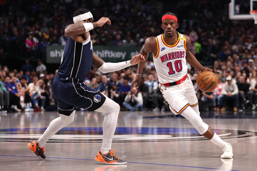 也暴露出依 也暴露出依